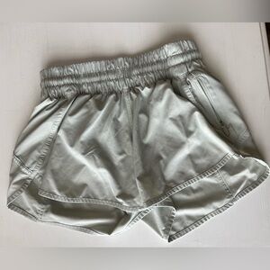 Lululemon Tracker Shorts (mint, 6)